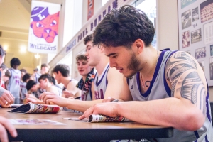 Linfield Basketball's Autograph Session 