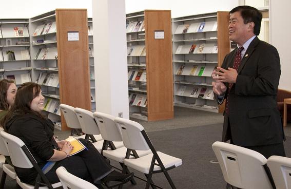 Congressman David Wu, from Oregons First Congressional District, spoke to students in Austin Reading Room in Nicholson Library on April 6. Wu was here as part of Pizza and Politics, an event sponsored by the political science department. -Megan Myer/Photo editor