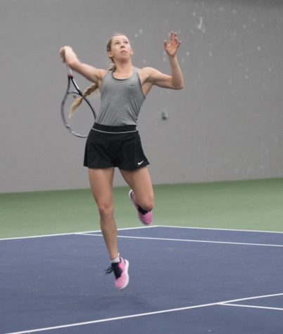 Elsa Harris, ‘19, serving to Pacific Boxers Halie Changwon.
