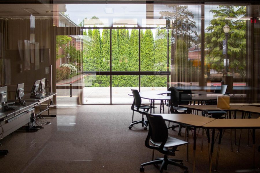 The Renshaw Computer lab is normally busy with people finishing projects or rushing in for a quick print before their class begins. With all classes online, students have no need to  print anymore and the lab remains empty even though access is permitted for students on campus, given they comply with social distancing measures. 