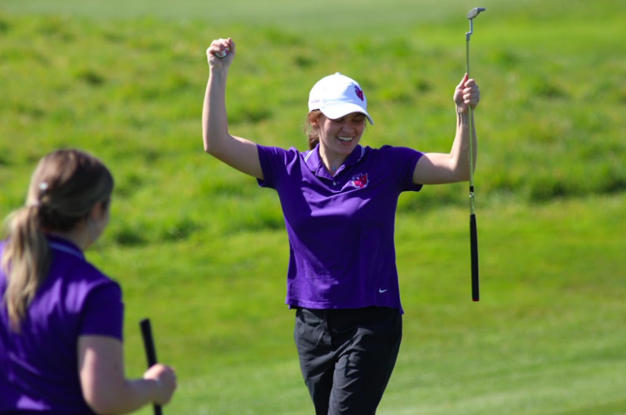 Freshman+Frances+Remmick+celebrates+on+the+ninth+green+Saturday+after+sinking+a+20-foot+putt+for+par.+