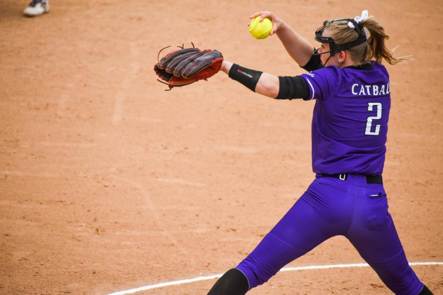 Sophomore+and+two-time+NWC+pitcher+of+the+week+Tayah+Kelley+will+throw+in+front+a+crowd+for+the+first+time+this+season+as+Linfield+softball+faces+Lewis+and+Clark+University+in+a+weekend+series+at+Del+Smith+Stadium.