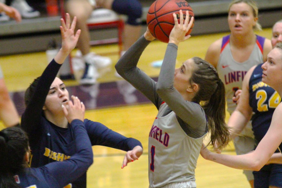 Sophomore Delaney Ragan scored a team-high 15 points against Bushnell on Tuesday evening. 