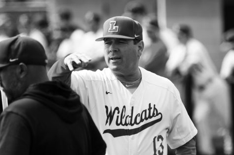 Head Linfield baseball coach, Dan Spencer, giving directions to his players during a game.
