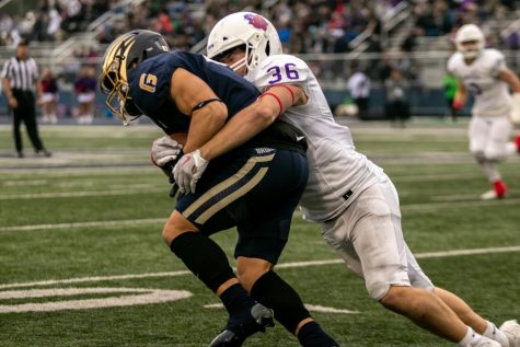  Linebacker Blake Rybar makes one of his team-high seven tackles against the Bruins on Saturday afternoon.
